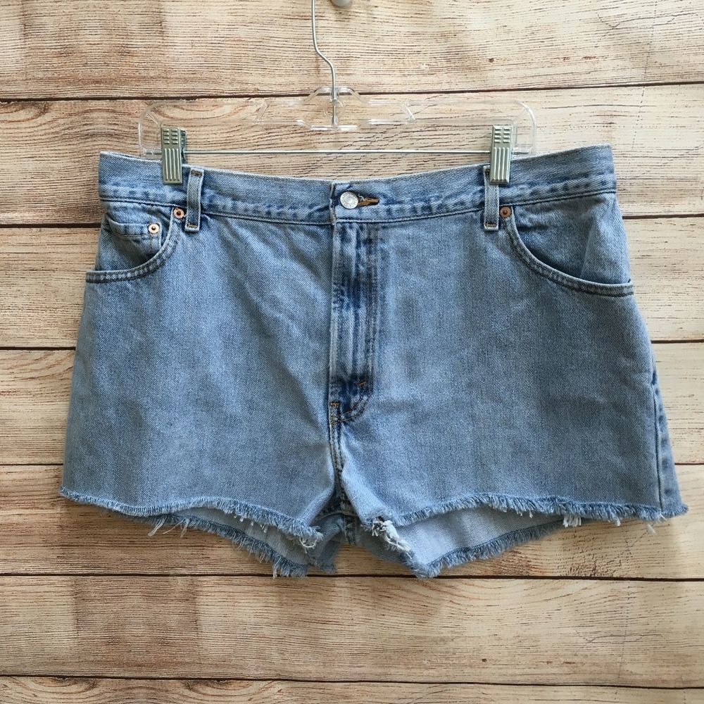 ‎LEVIS 550 CUT OFF JEAN SHORTS